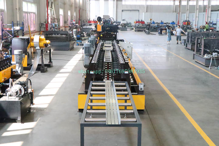 Cable tray machine