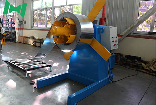 Hydraulic decoiler feeding the solar panel mounting structure roll forming machine